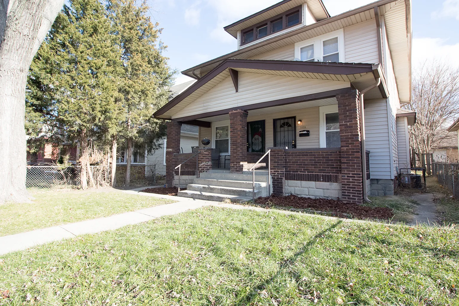 1109 N Parker Ave photo 1