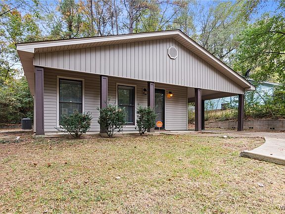 3rd image of 2829 Colonial Dr NE