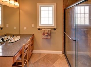 221 Prairie Ridge Dr, Lexington, IL 61753