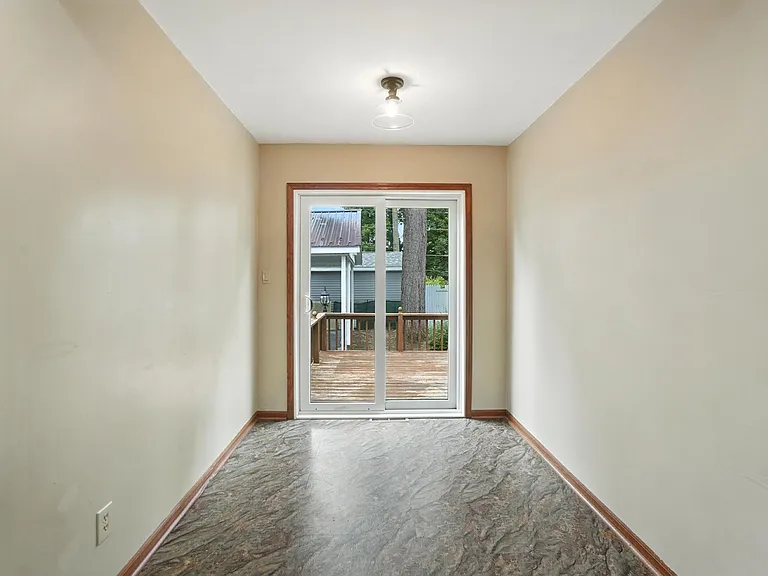 Kitchen eating area