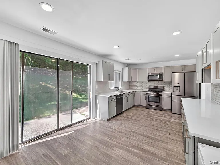 202 Concord Ln — Photo 20