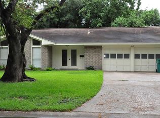 1809 Capri Ln, Seabrook, TX 77586