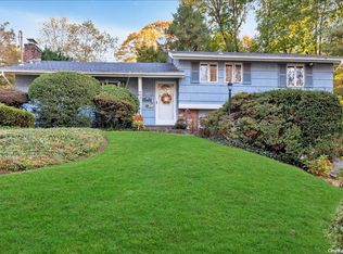 4 Orchard Ln, Sea Cliff, NY 11579
