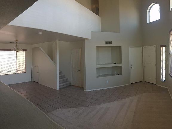 4th image of 4035 E La Salle St