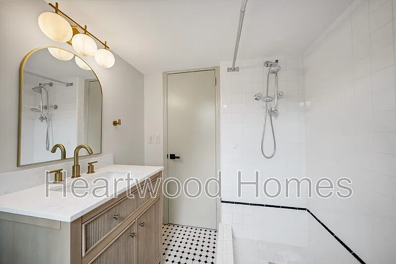 1 bed, 1.0 bath, 900 sqft, $1,050 — Photo 2