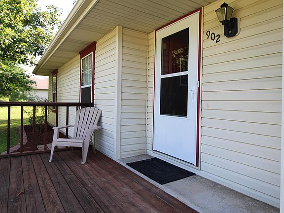 3rd image of 902 N 41st St