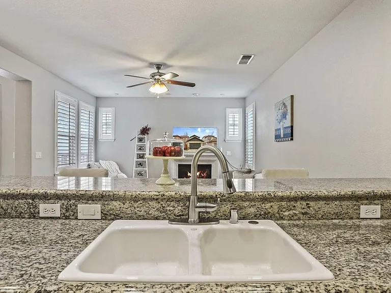 171 W Santa Cruz Way — Photo 33