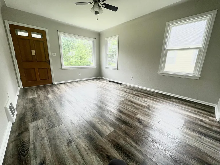 4327 Harvest Ln — Photo 3