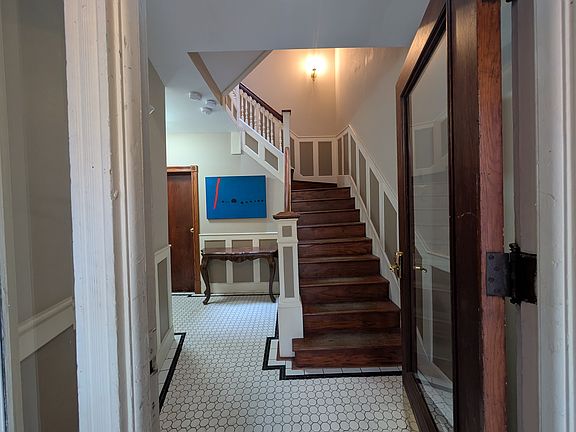 4th image of 9 Strathmore Rd APT 4