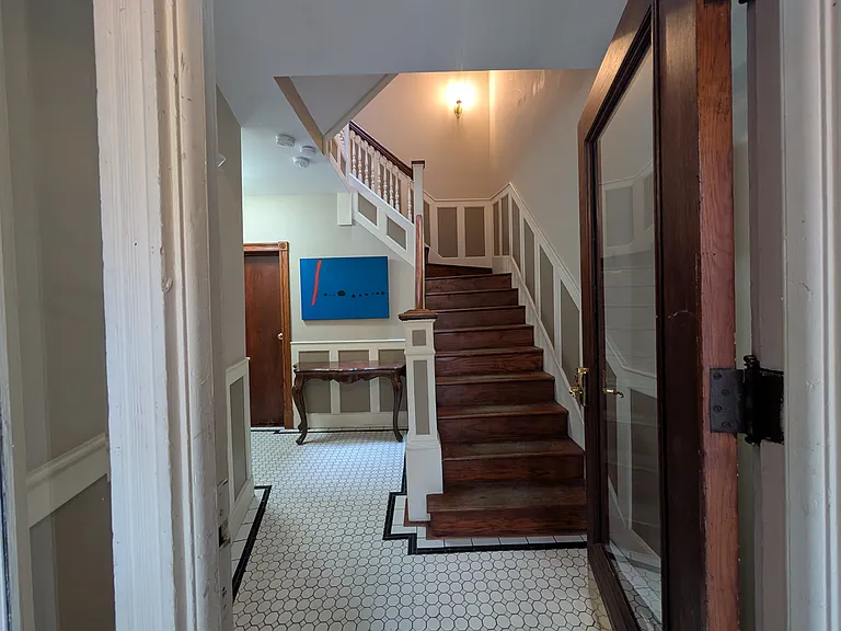 9 Strathmore Rd #4 — Photo 4