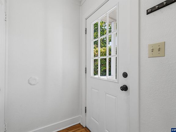 5th image of 611 NW 11th St