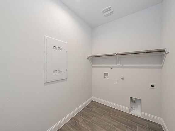 5th image of 5908 Halls Lake Loop