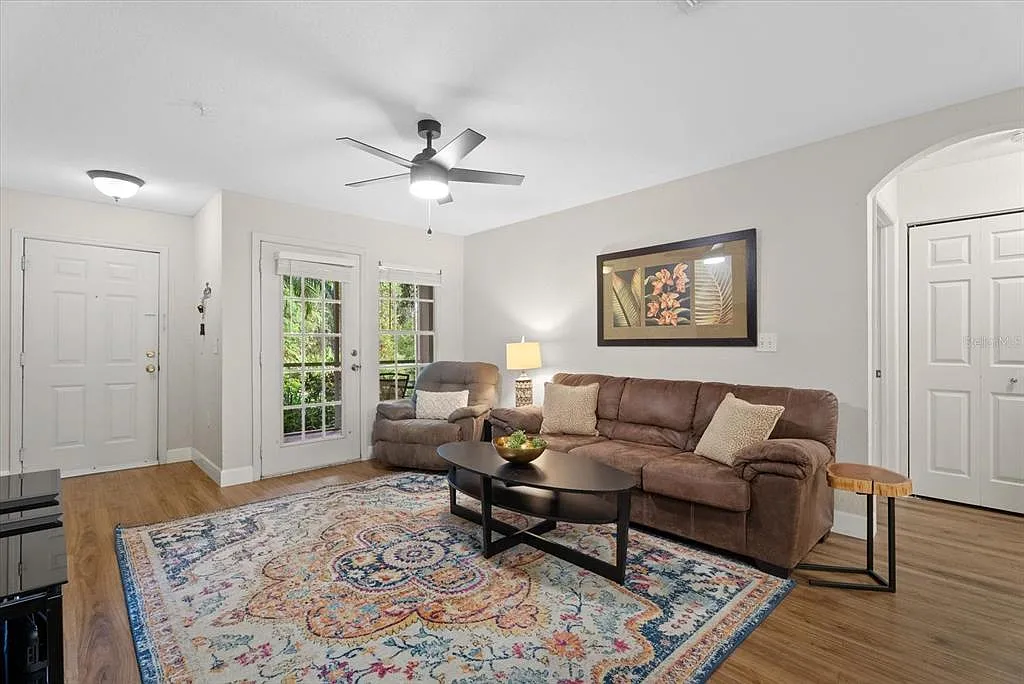 2 bed, 2.0 bath, 996 sqft, $2,200 — Photo 2