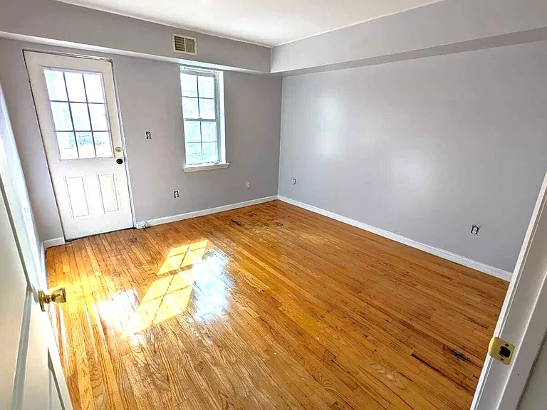 224-225 N Arlington Ave #2 — Photo 3