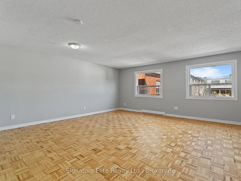 77 Lakeshore Rd W #4A — Photo 3