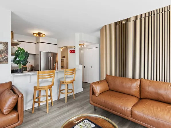 150 W 56th St APT 2810, New York, NY 10019