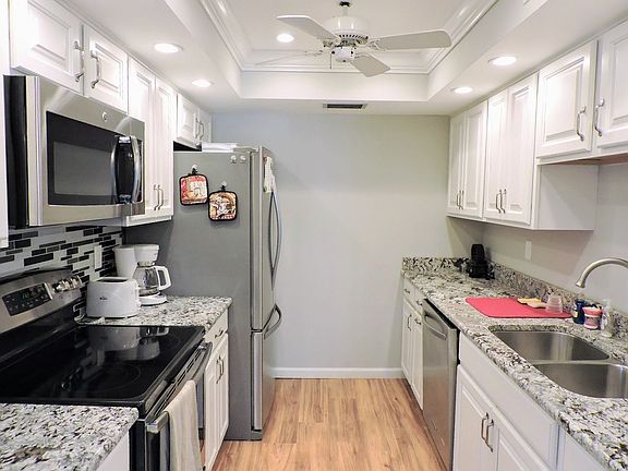 3rd image of 1555 Tarpon Center Dr #Iw-161