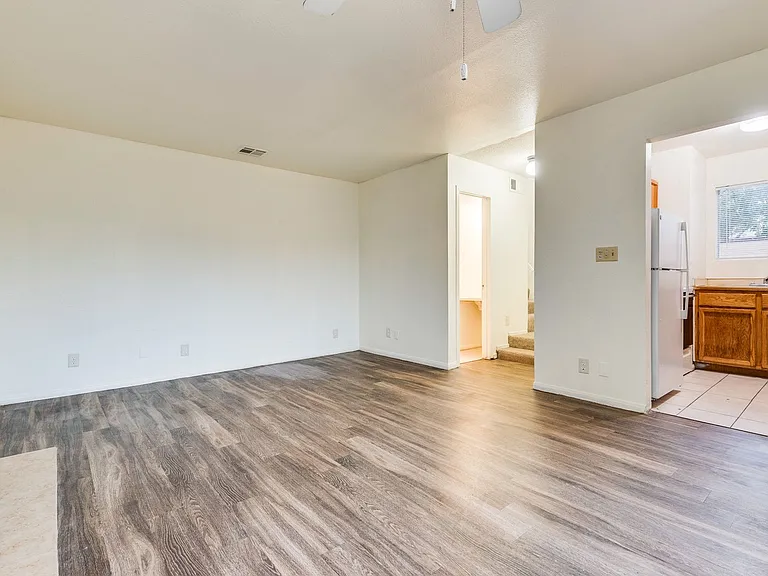 5011 Spencer St #B — Photo 12