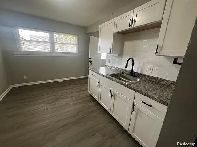 3 bed, 1.0 bath, 864 sqft, $1,500 — Photo 4