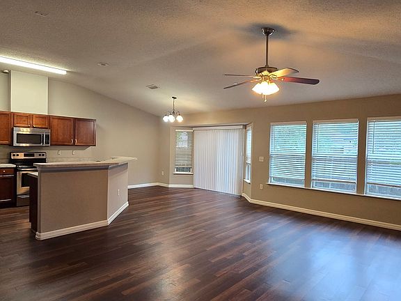 4th image of 2403 E Brian Lakes Dr