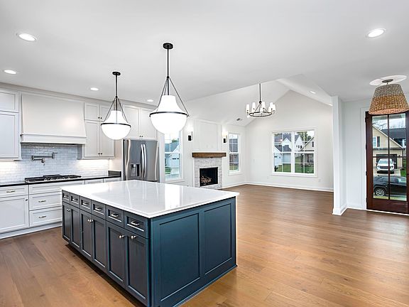 5th image of 712 Azalea Ln
