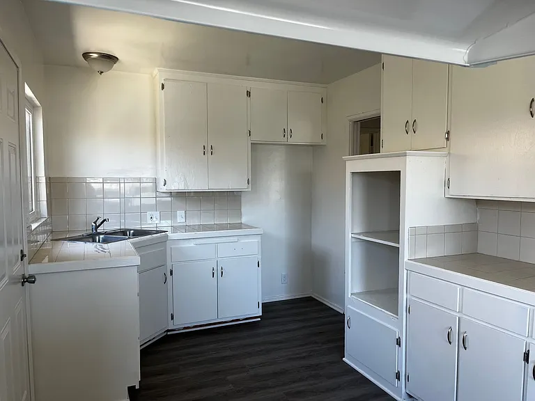 12516 Truro Ave — Photo 6