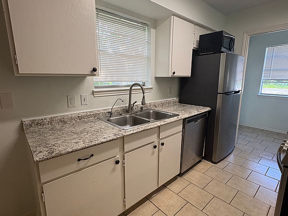 5th image of 112 Oak Hill Dr