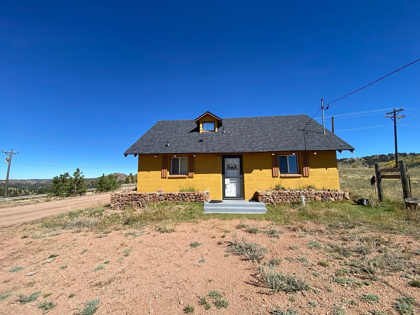 Charming 1 bed 1 bath Outside of Downtown Cripple Creek — Photo 3