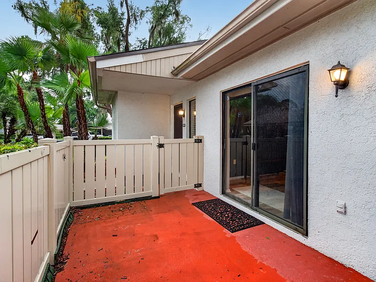 320 Michaels Cir — Photo 15