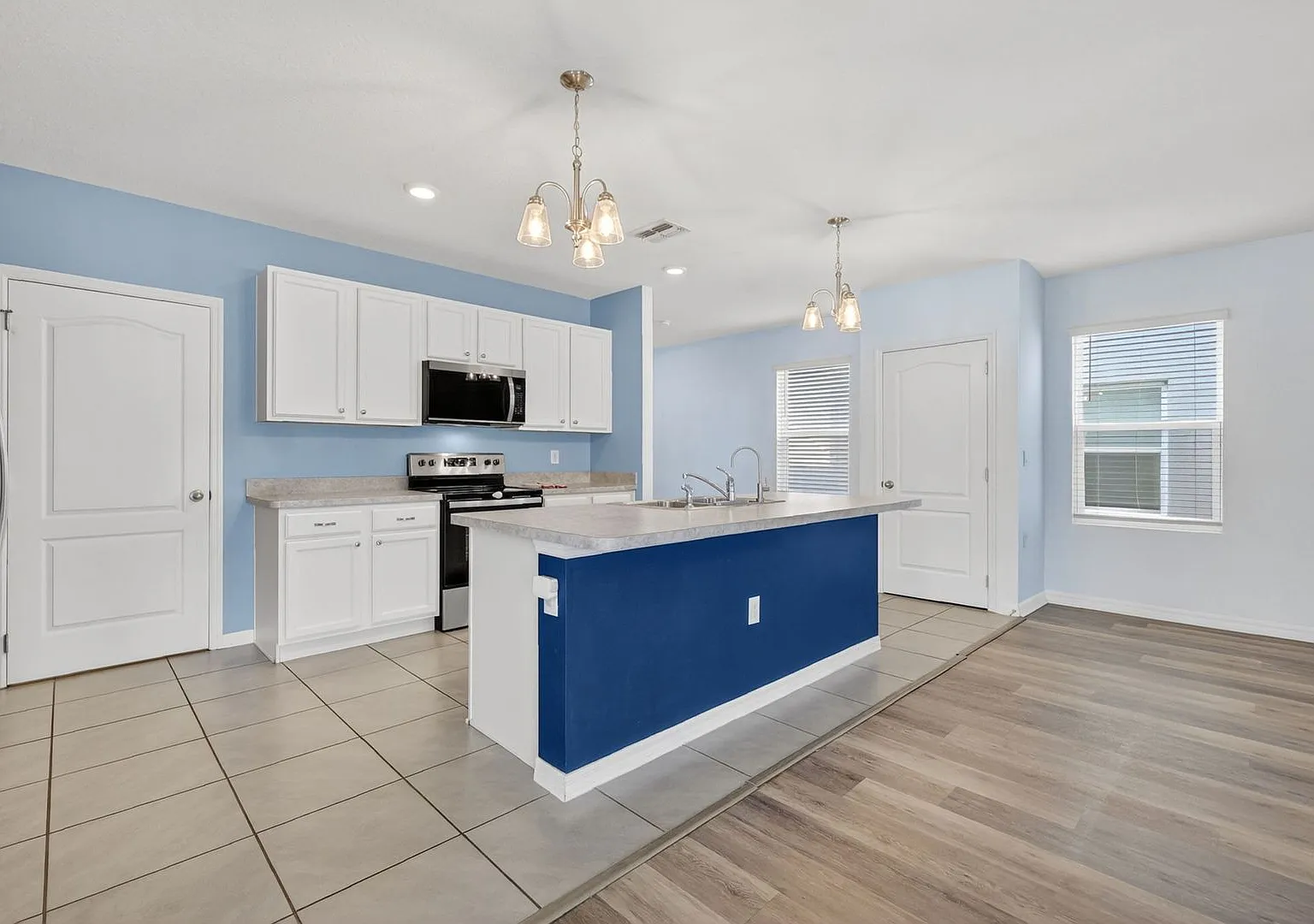 Available Now! 4BR Home in Avalon Park with Fenced Yard & Resort-Style Amenities — Photo 2