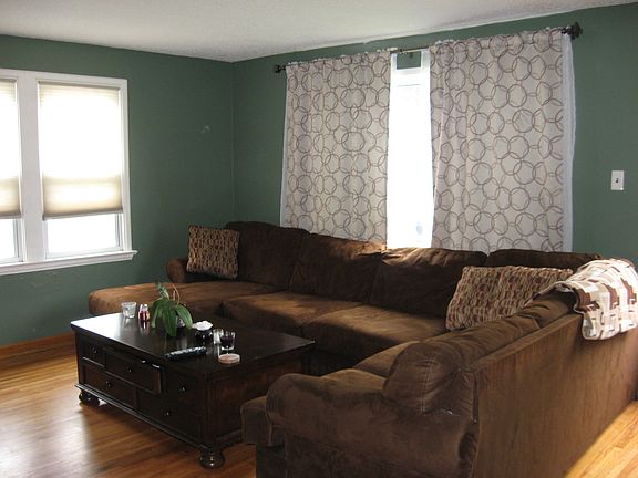 3rd image of 33 Greenfield Ave