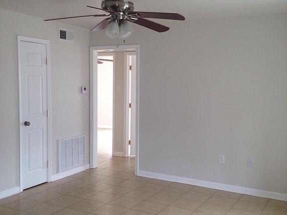 3rd image of 5569 Jordan Dr APT A