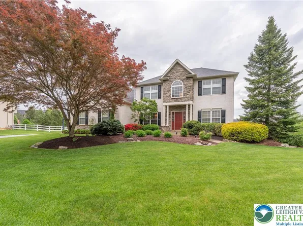 2244 Burgundy Dr, Macungie, PA 18062