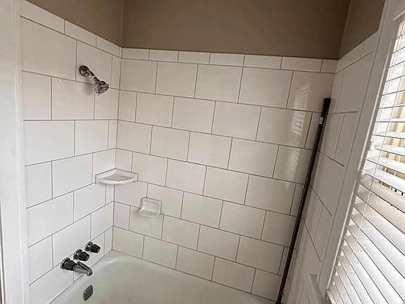 4th image of 1610 Charles Ave APT 8