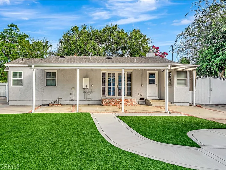 22907 Leonora Dr — Photo 37