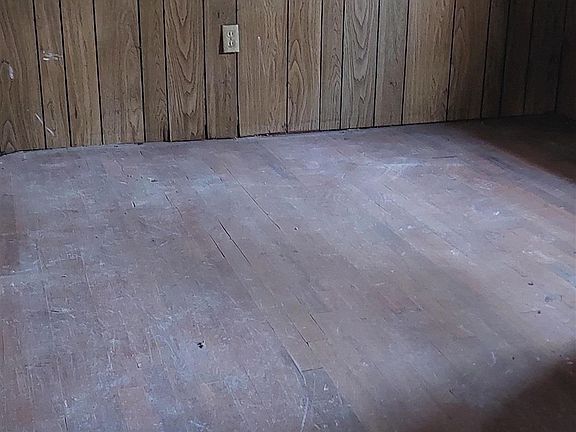 5th image of 135 Glenn Rd