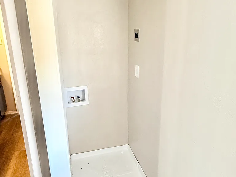 2221 Stella St #4 — Photo 11