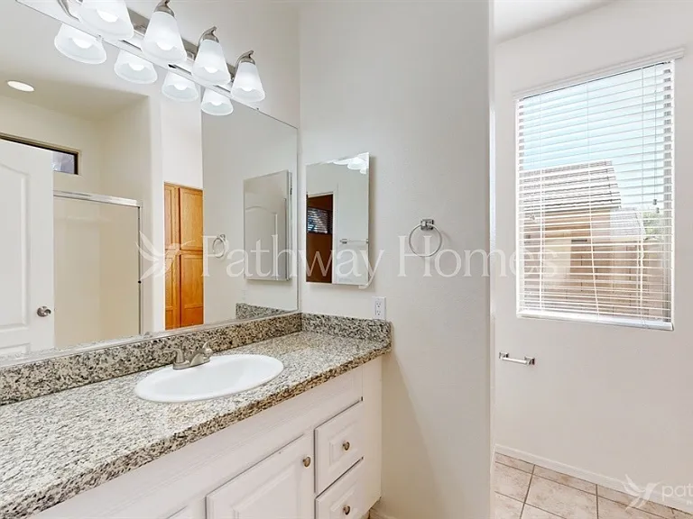 8718 N 57th Ln — Photo 11