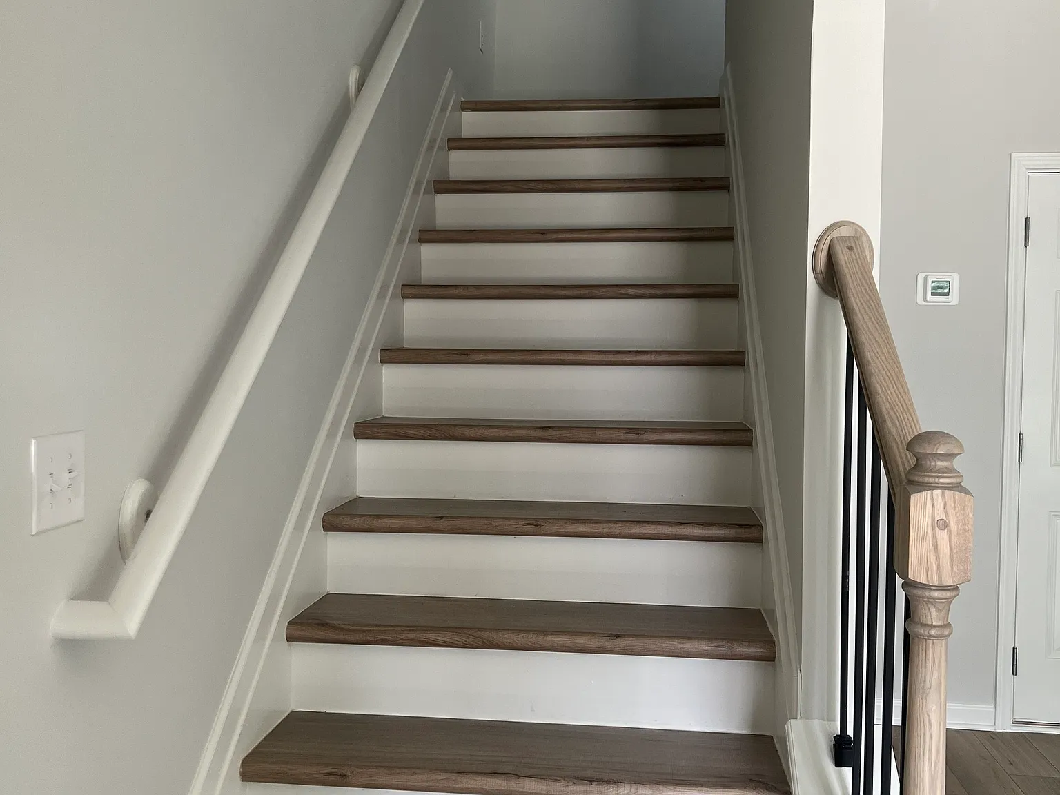 3 bed, 2.5 bath, 1897 sqft, $2,570 — Photo 3