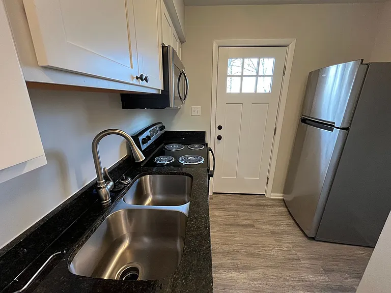 154 Fairway Dr #A — Photo 3