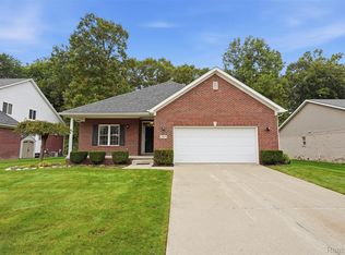 23875 Thorn Dr, Flat Rock, MI 48134