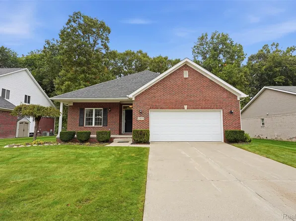 23875 Thorn Dr, Flat Rock, MI 48134
