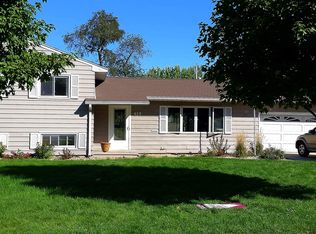 415 Ivanhoe Rd, Waterloo, IA 50701