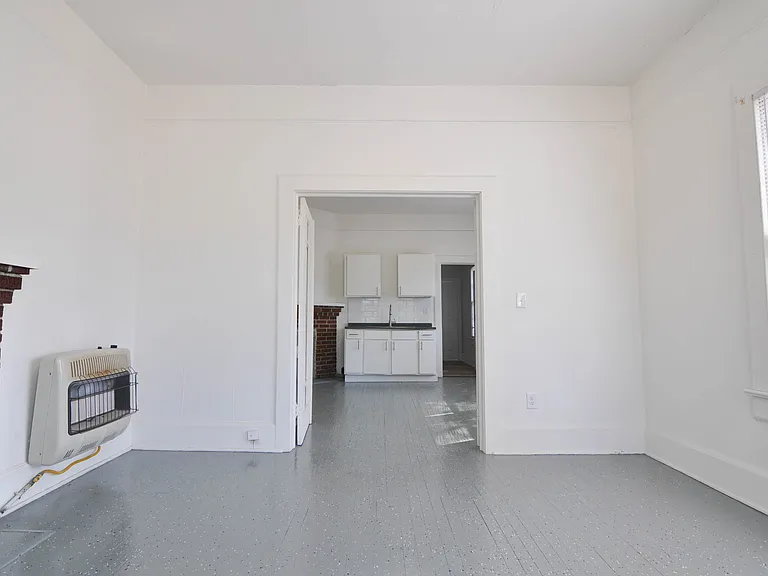 4918 N Main St — Photo 7