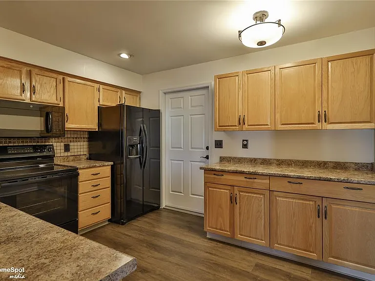 124 Stephanie Dr — Photo 13