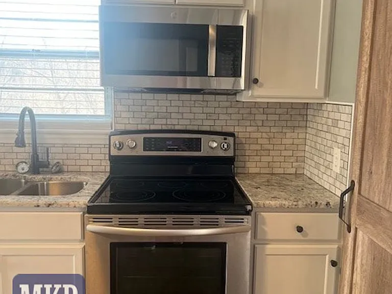 6221 Shady Acres Dr — Photo 3