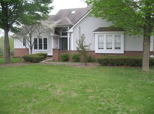 10797 Fairlane Dr, South Lyon, MI