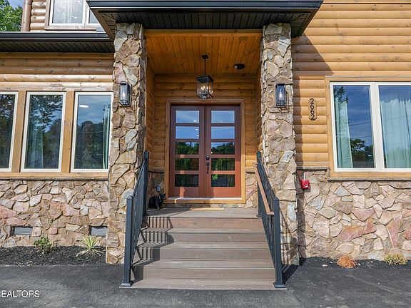 3rd image of 2662 High Valley Dr