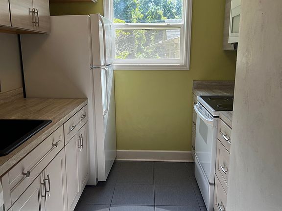 4th image of 2047 Gardenbrook Ln