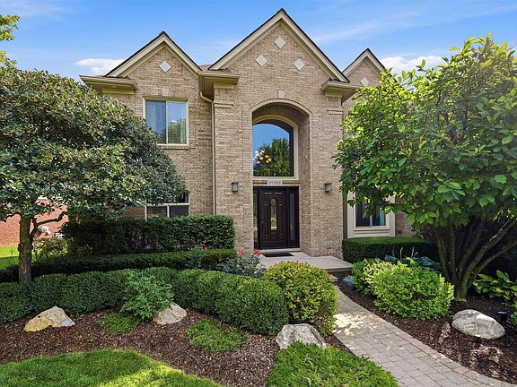 3rd image of 57762 Hawthorn Dr